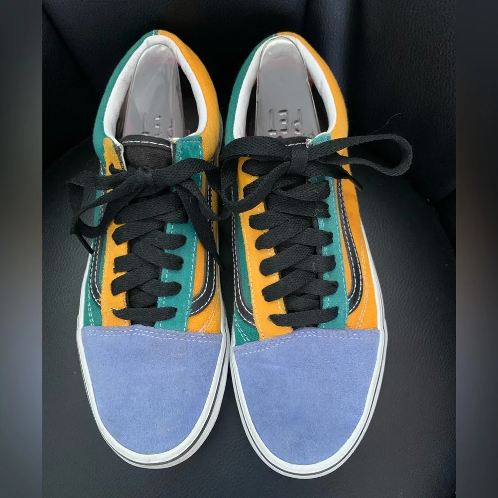 Vans old school skate shoes- Woman Size 7/ Men Size 5.5